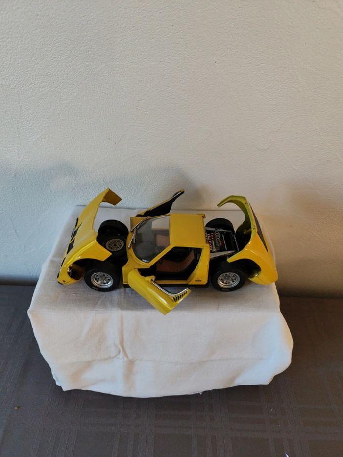 Voiture Lamborghini jaune 1/18 - photo numéro 1