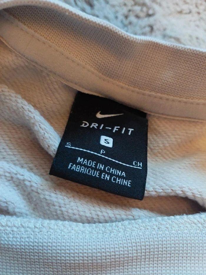 Pull nike taille S - photo numéro 3