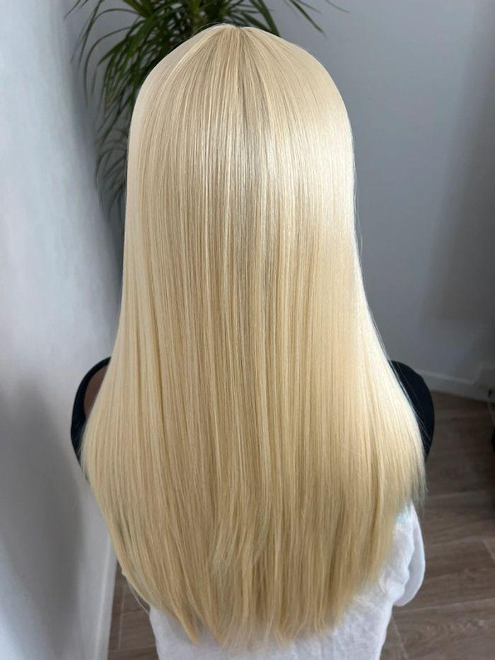 Perruque blonde lisse avec lace frontal - photo numéro 16