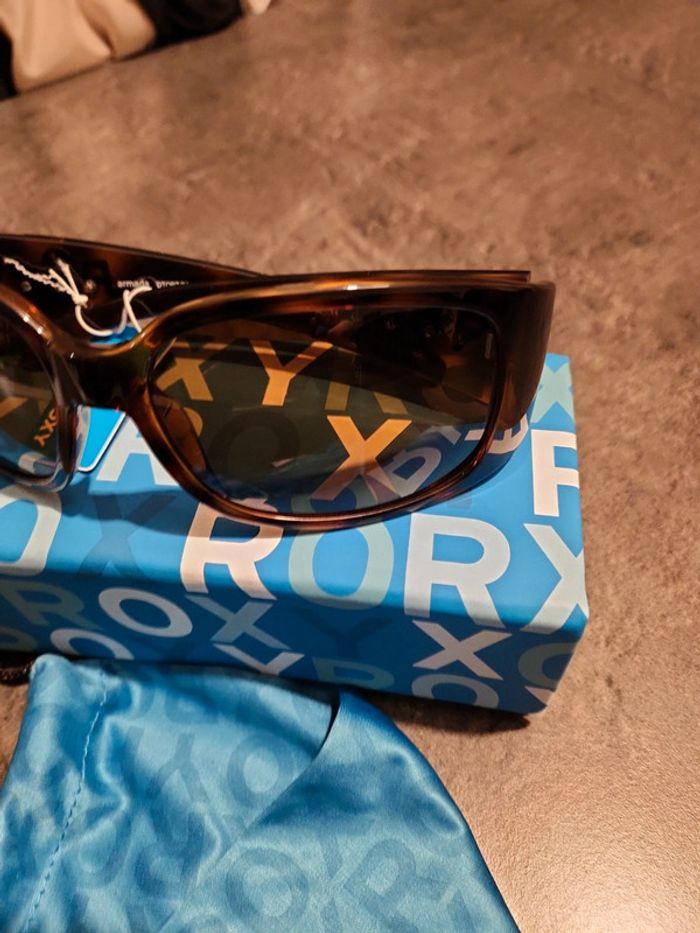 Lunettes de soleil Roxy marron - photo numéro 5