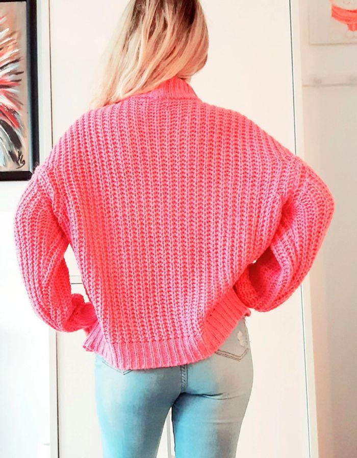 Pull rose vif loose en maille Bershka. T M. En très bon état. - photo numéro 5