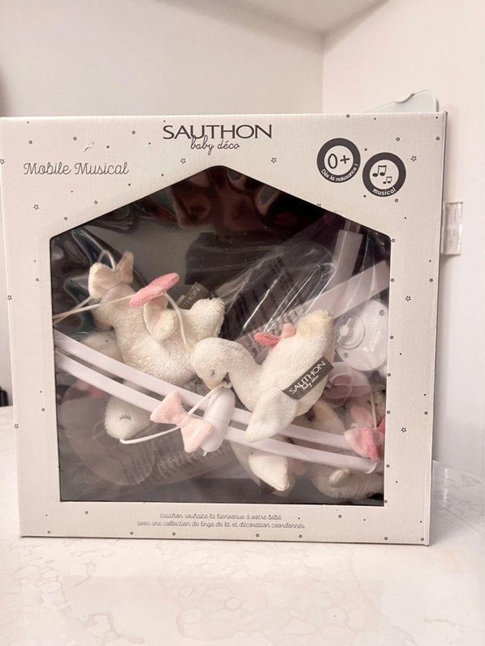 Mobile musical Baby Swan Sauthon pour lit bebe à barreaux - photo numéro 1