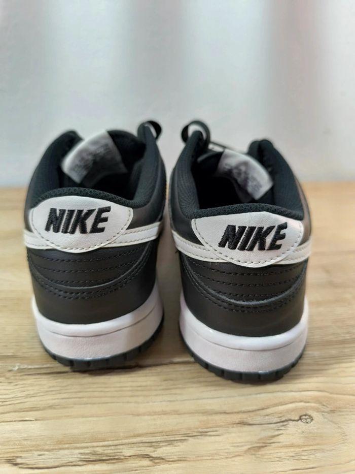 Baskets Nike dunk low blanches et noires pointure 37,5 neuves sans boîte - photo numéro 5