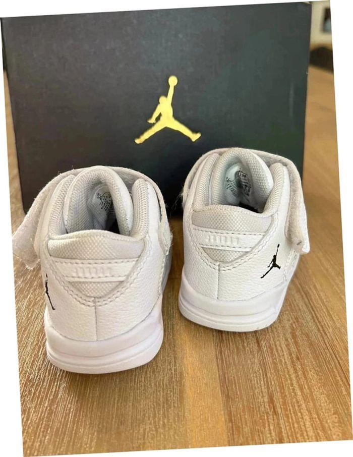 Baskets Nike Jordan taille 19,5 - photo numéro 5