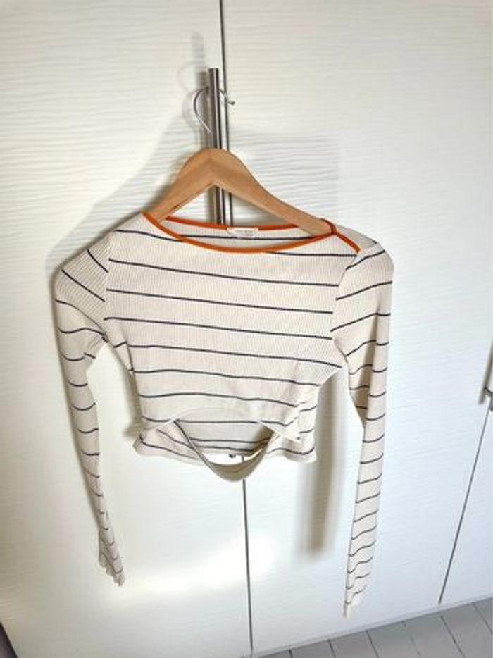 Petit t-shirt / crop top blanc à rayures noires Zara femme - photo numéro 3