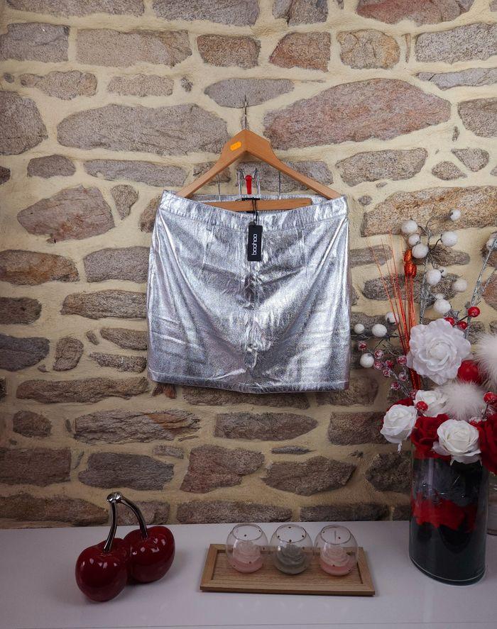 Mini jupe métallisée argent Neuf avec étiquette Femme taille 44 marque Boohoo 🍬 - photo numéro 4