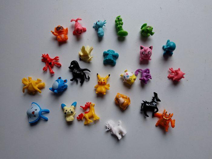 Lot pochette + 24 figurines Pokémon Pikachu - photo numéro 4