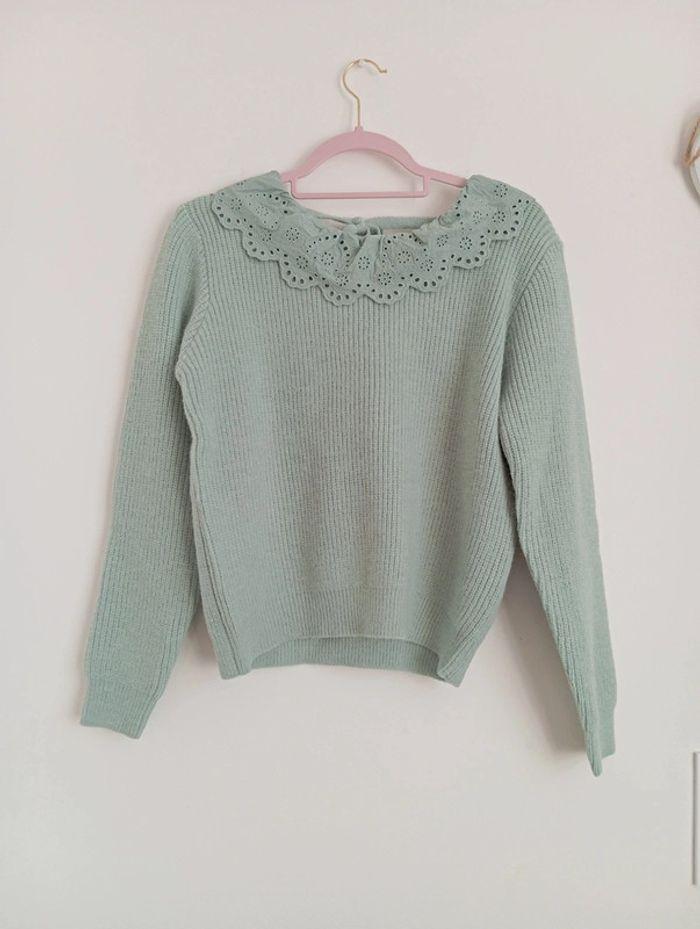 Pull dos nu, vert clair col broderie anglaise - photo numéro 2