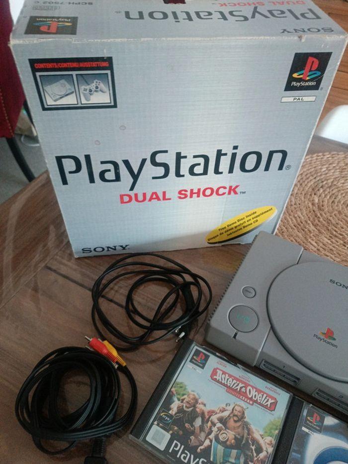 Ps1  ( 7502 c )+ 3 jeux - photo numéro 3