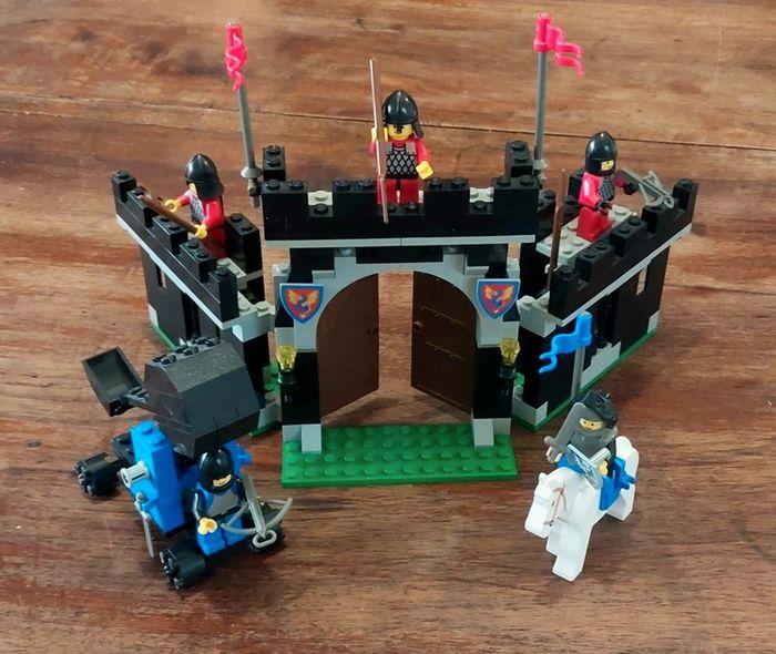 Lego 6059 Knight's Stronghold - photo numéro 1