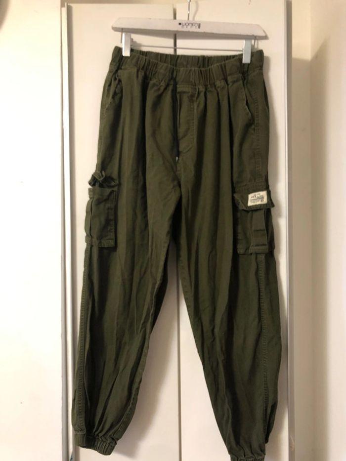 Pantalon cargo . Taille 42/XL - photo numéro 1