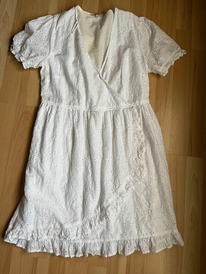 Robe blanche C&A effet cache cœur Longueur sous le genou Taille 44 10€ - photo numéro 1