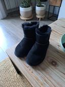 Bottes noires taille 30 très bon état