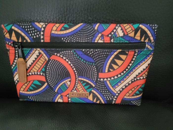 Pochette cabaia monas