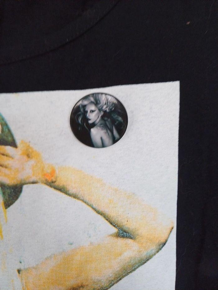 t-shirt Lady Gaga  +pin's - photo numéro 4