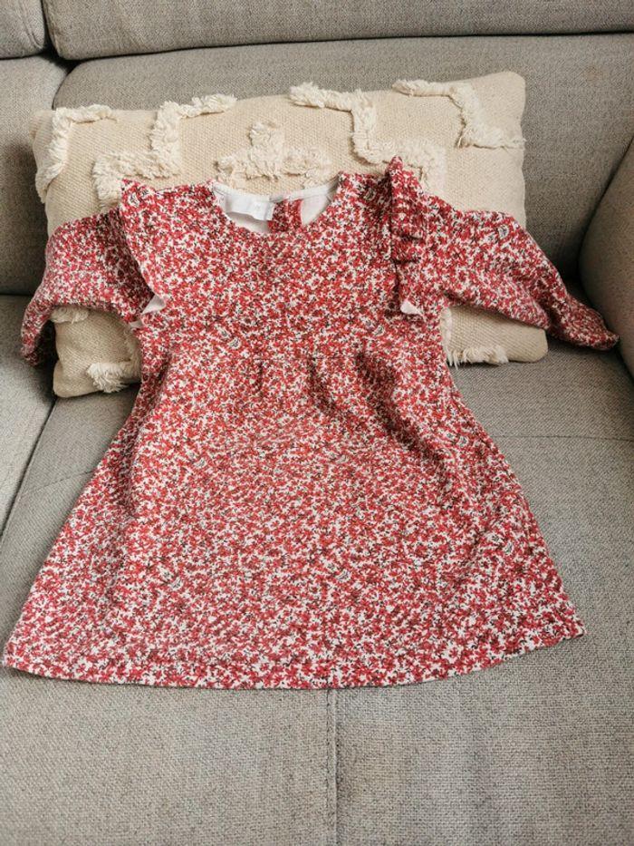 Robe Zara taille 18/24 mois  fleuri rouge et blanc - photo numéro 1