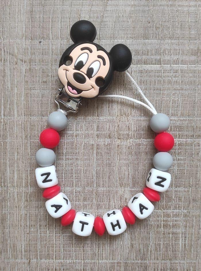 Attache tétine mickey gris rouge