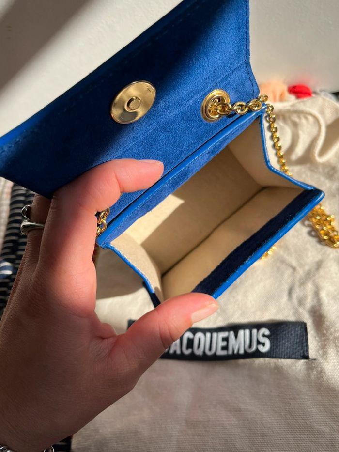 Sac Jacquemus en daim bleu électrique chaîne doré Le piccolo - photo numéro 7