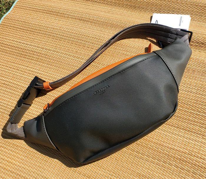 Sac banane Master Hexagona Paris noir, gris et orange neuf avec étiquette - photo numéro 1