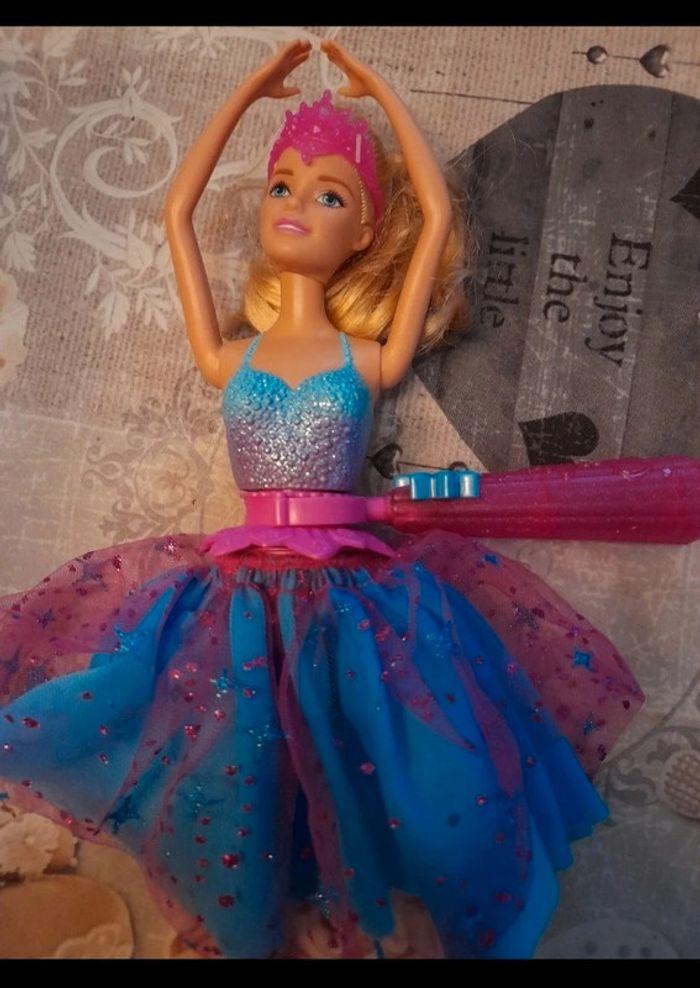 Poupée Barbie danseuse magique - photo numéro 3