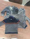 Lot gilet pulls taille 24 mois