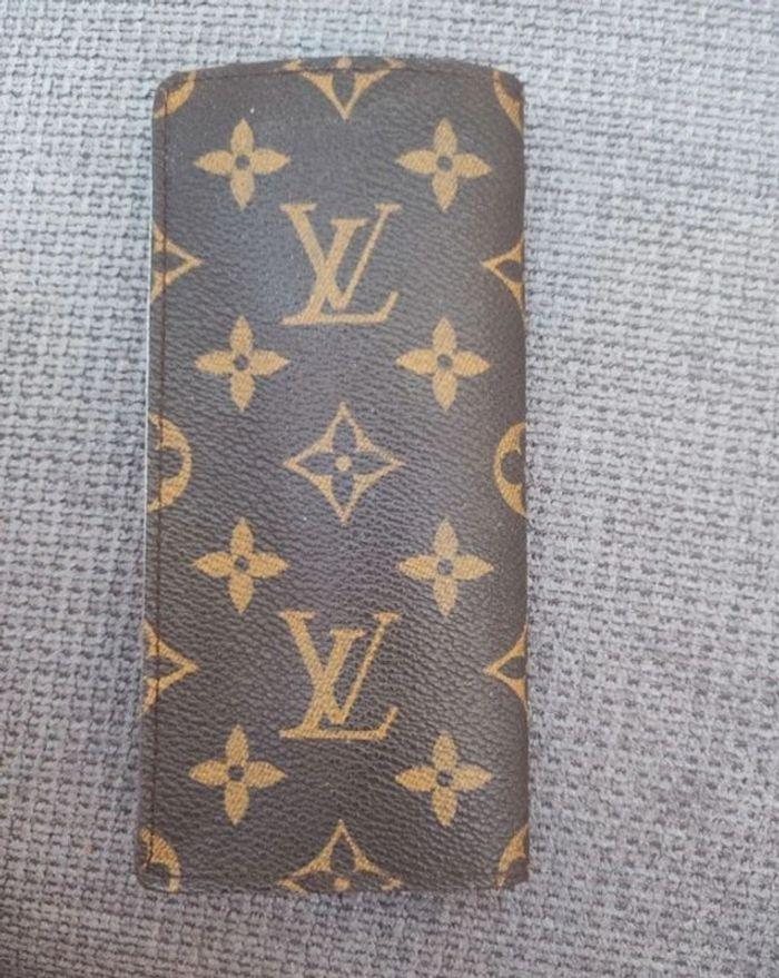 Étui lunettes Louis Vuitton en cuir original - photo numéro 2