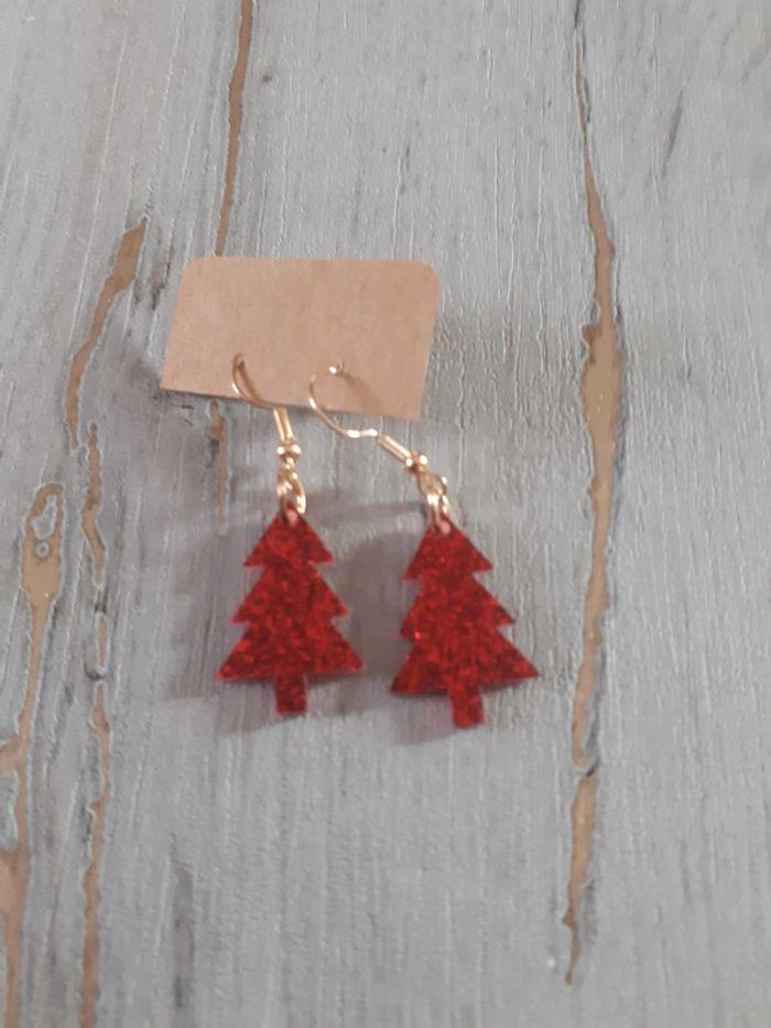 Boucles d'oreilles petits sapin de Noël rouges