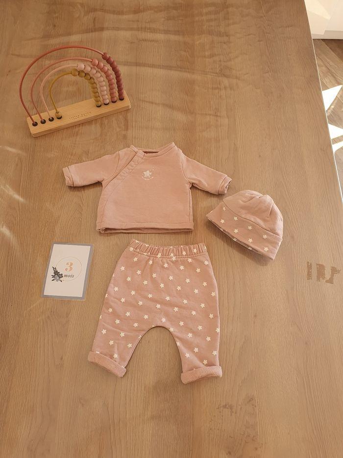 Ensemble naissance rose vertbaudet 3 mois étoile pantalon gilet et bonnet
#lilice223_troismois - photo numéro 2