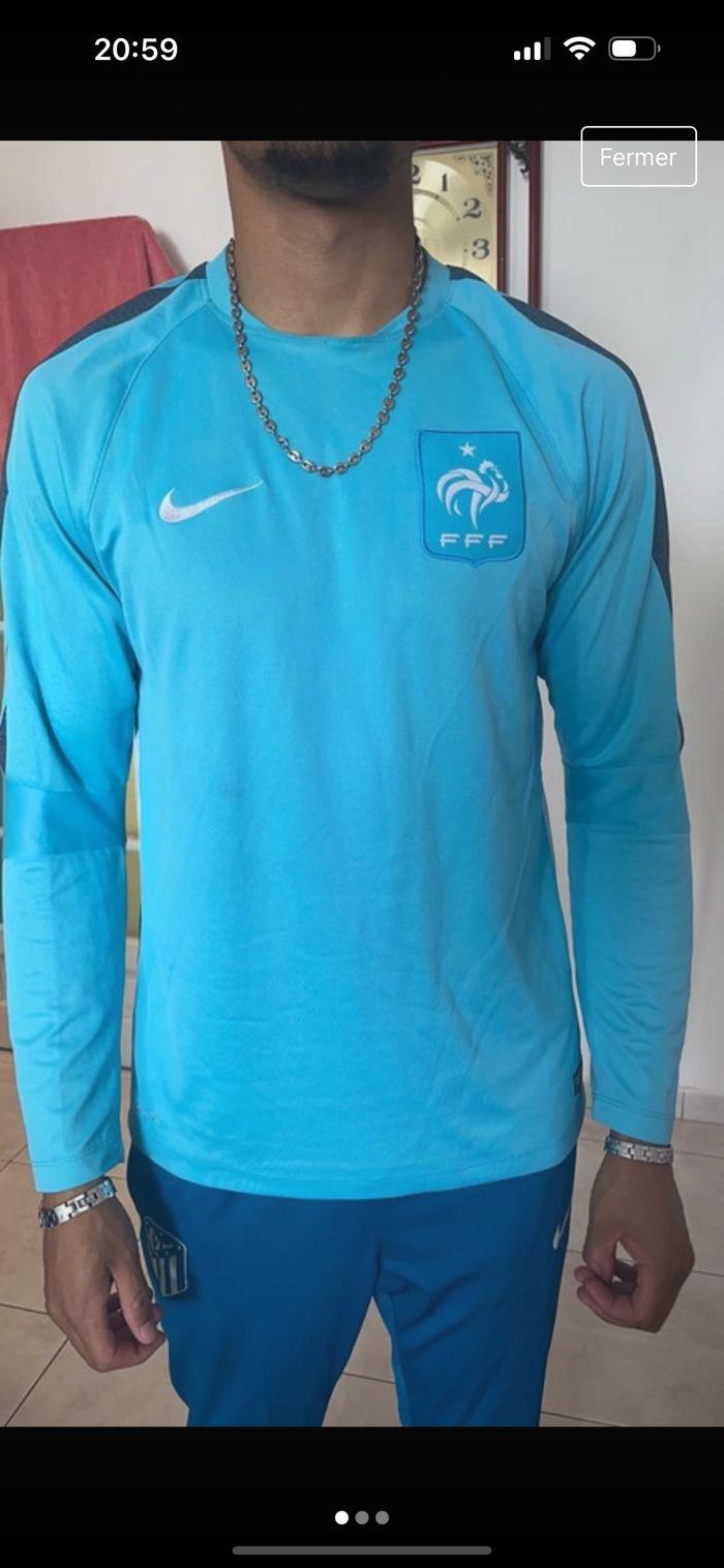 Long tee shirt Nike taille M pour 20€ - photo numéro 1