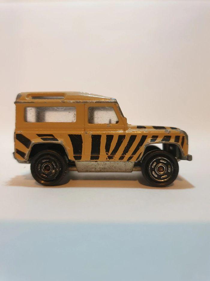 Majorette 266 4x4 Land Rover Defender 90 Safari - 1/60 🇫🇷 - photo numéro 5