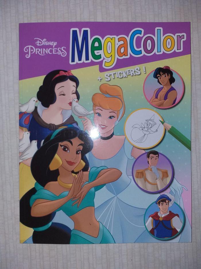 Album/ livre Megacolor coloriages Disney neuf - photo numéro 1