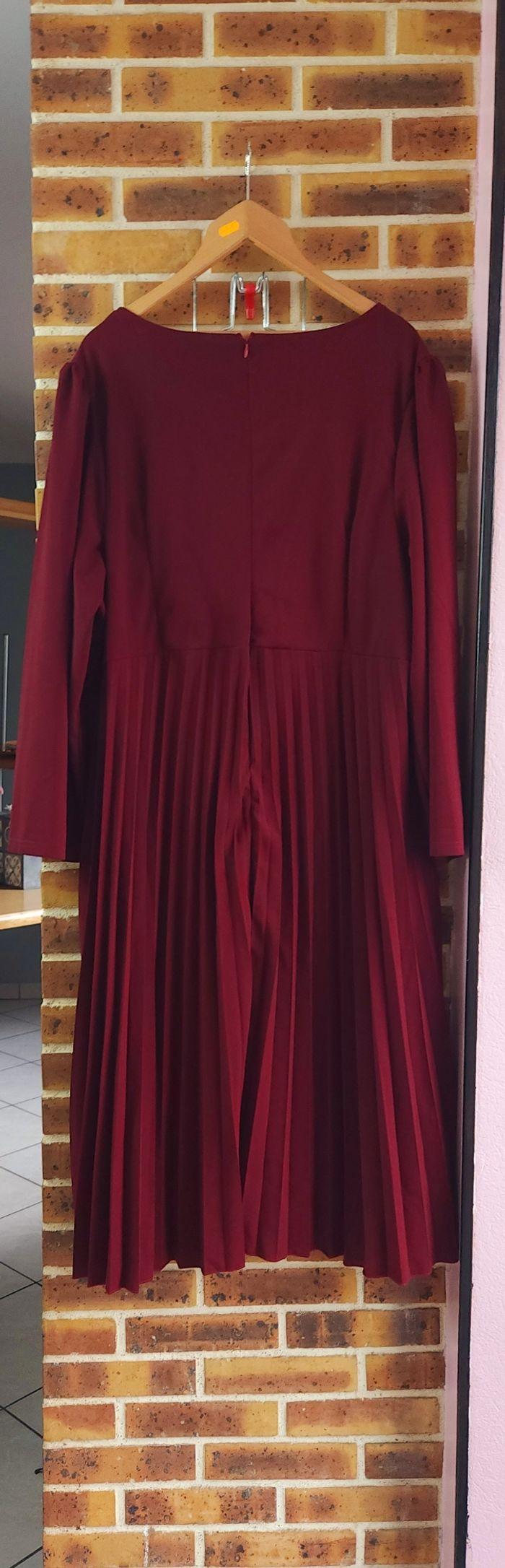 Robe longue plissée bordeaux Femme taille 54 marque Asos 🍬 - photo numéro 6