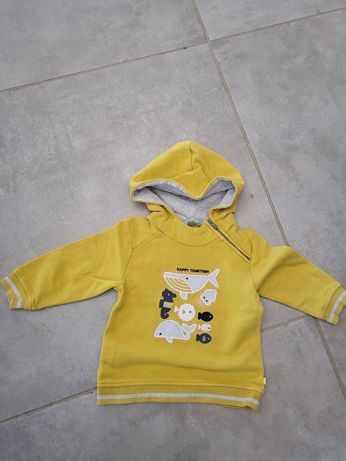 Pull jaune à capuche