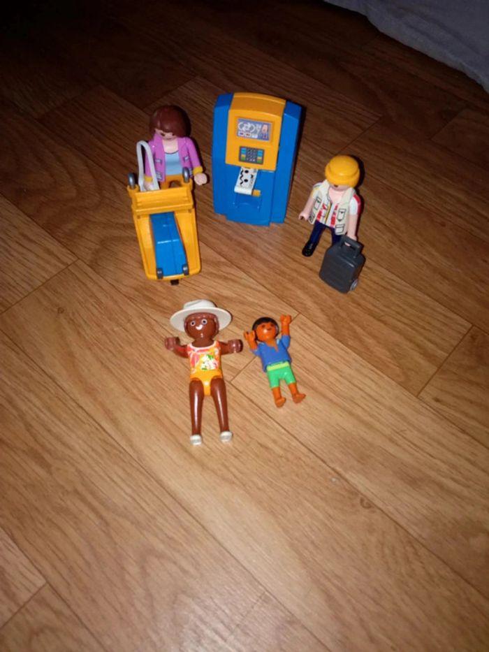 Playmobil voyageurs avec distributeur billet + 2 personnages - photo numéro 2