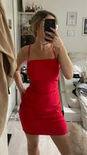 Robe rouge dos nu