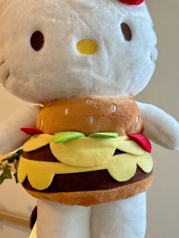 Peluche Hello Kitty déguisement Hamburger 🍔 - photo numéro 8