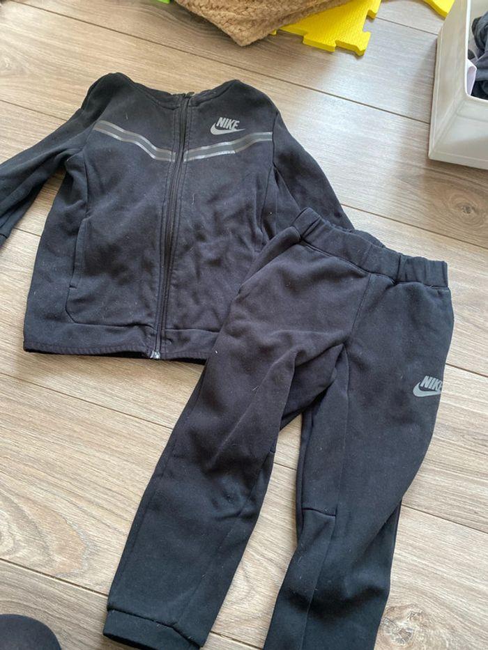 Ensemble Nike tech