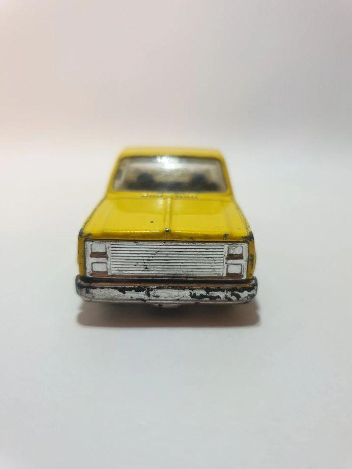 Hot Wheels 83 Chevrolet Chevy Silverado Jaune - 2014 - photo numéro 2