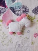 Peluche coussin licorne de moi moche et méchant 3