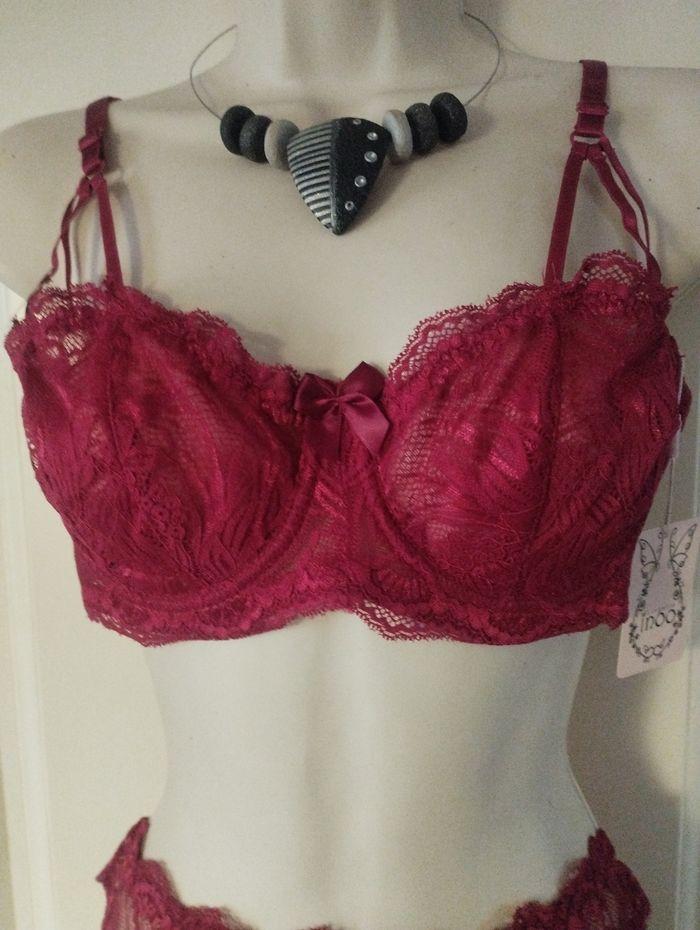 Ensemble de lingerie neuf grenat. 95C L pour le tanga - photo numéro 2