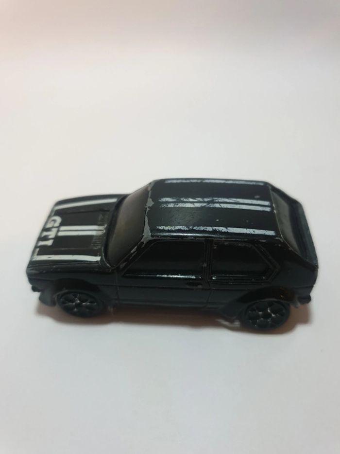 Maisto VW Golf GTI mk1 Black/White - 1/64 - photo numéro 12