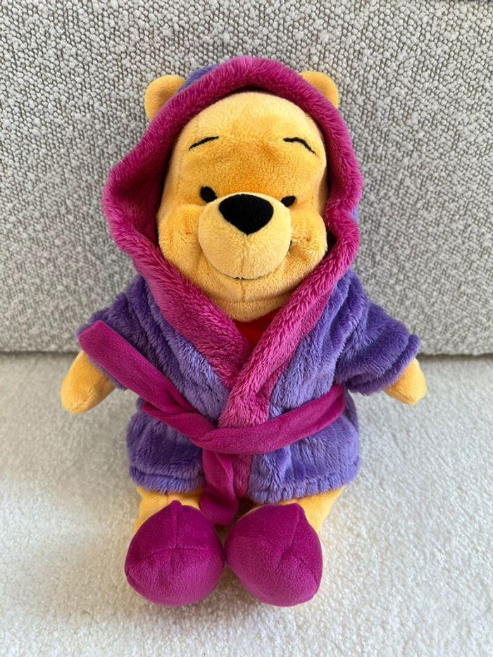 Peluche Winnie l’Ourson en peignoir - photo numéro 1