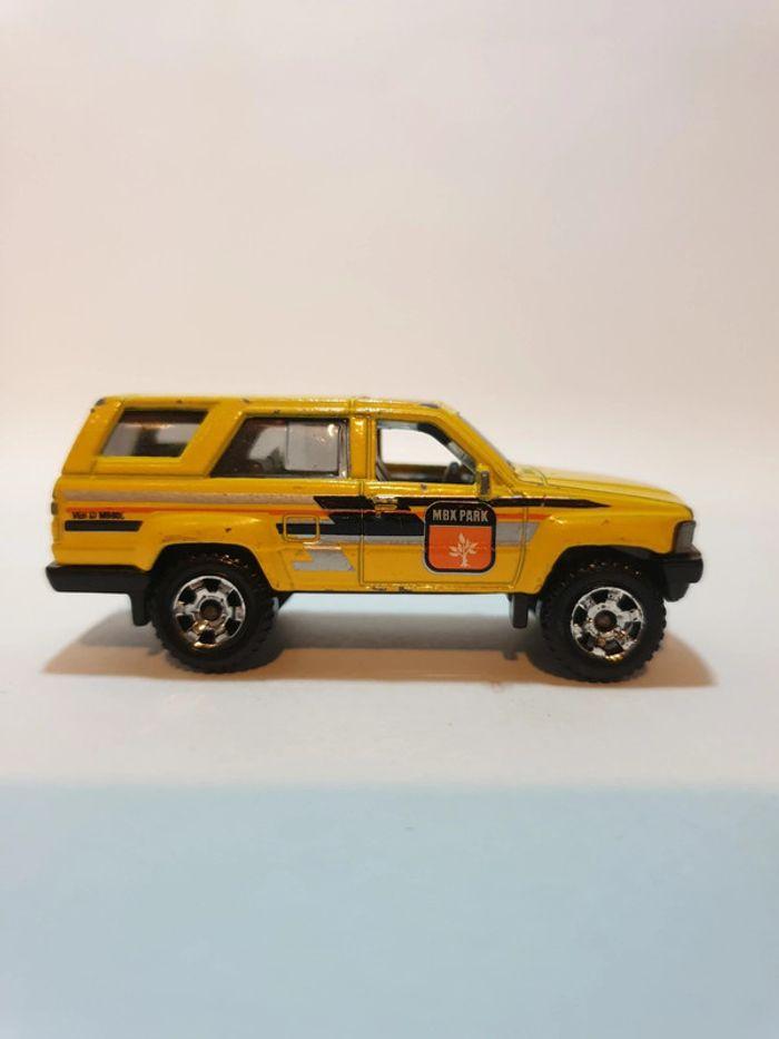 Matchbox 2013 Toyota 4Runner 1985 jaune MBX Park - 1/64 - photo numéro 5