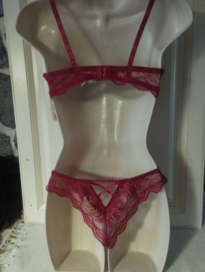 Ensemble de lingerie neuf grenat. 95C L pour le tanga - photo numéro 4