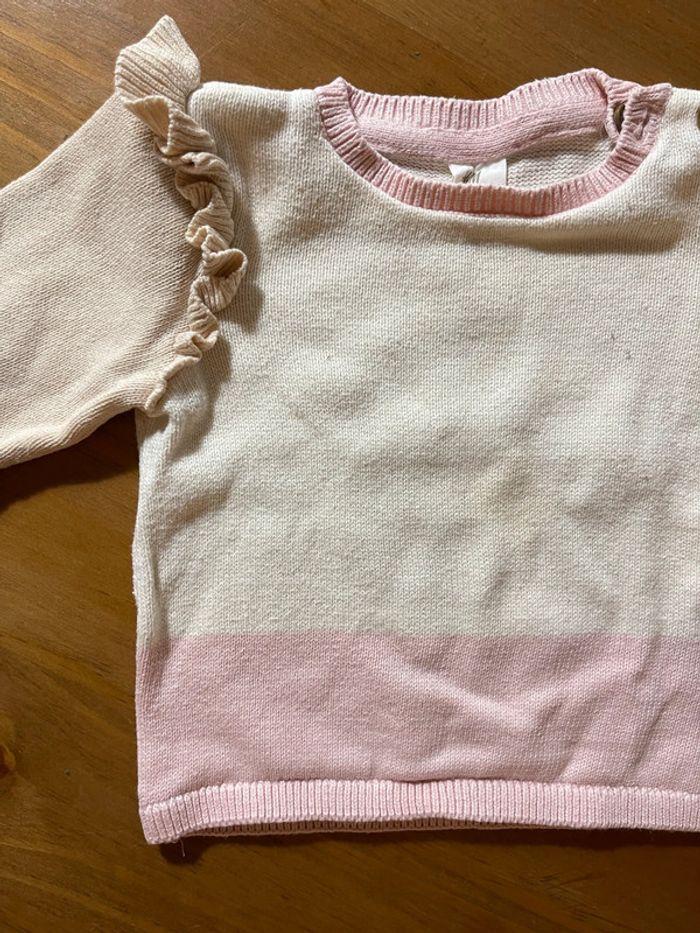 Pull fille H&M rose et beige 4-6 mois - photo numéro 3