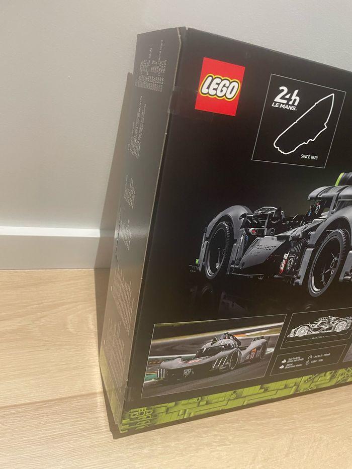 Lego Technic 42156 PEUGEOT 9X824H Le Mans Hybrid Hypercar - photo numéro 4