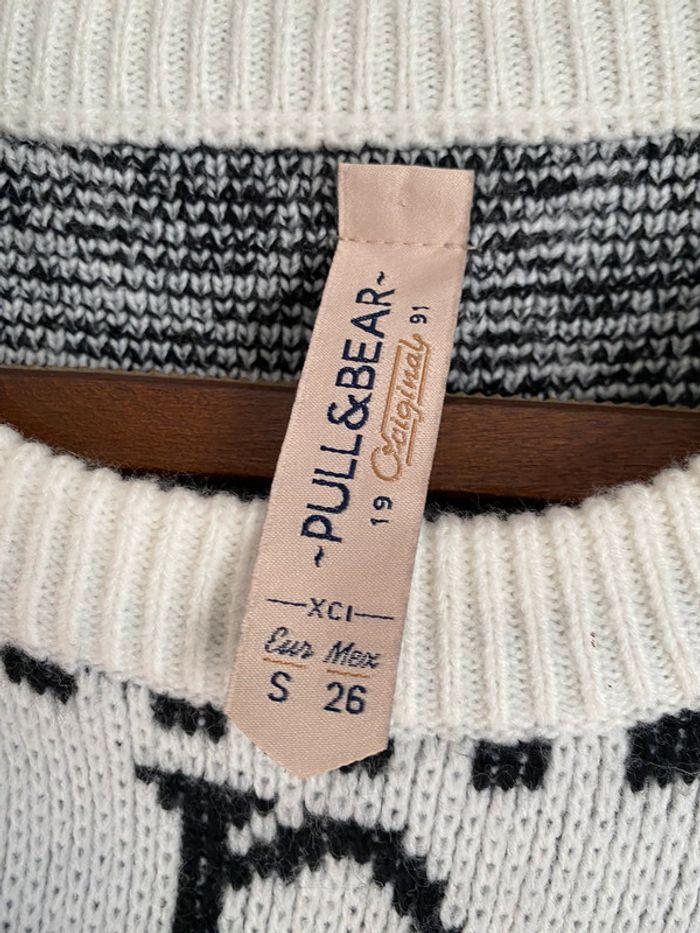 Pull pull&bear new papers taille s - photo numéro 2