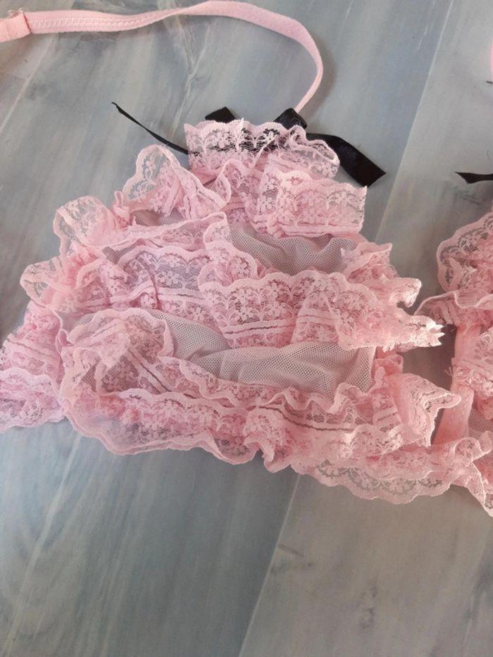 Soutien-gorge fantaisie dentelles et froufrou rose clair taille M - L - photo numéro 8