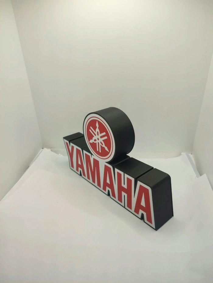 Logo figurine yamaha rouge - photo numéro 2