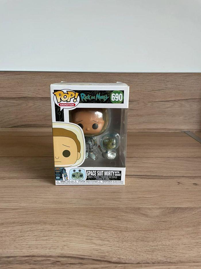 Figurine Funko Pop Rick et Morty: Space Suite Morty (with snake) 690 - photo numéro 1